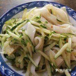 邯郸黑妮凉皮吃瓜,夏日消暑美食，吃瓜群众的夏日狂欢