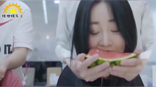 吃瓜黑毛衣,潮流穿搭背后的故事