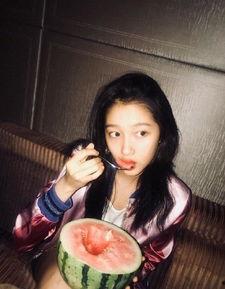 刘大姐吃瓜爆料图片高清,高清瓜图揭秘娱乐圈幕后真相